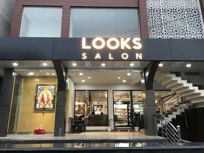 Looks Salon, Gomti Nagar