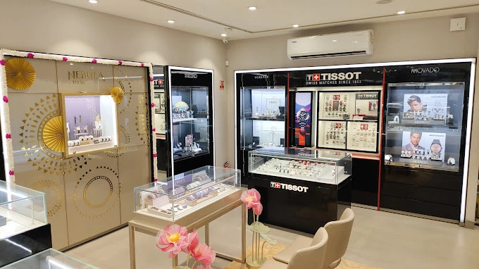 Titan World - Hazratganj