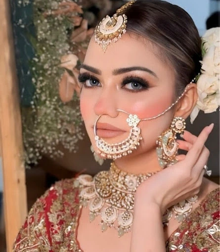 Areena Beauty Looks