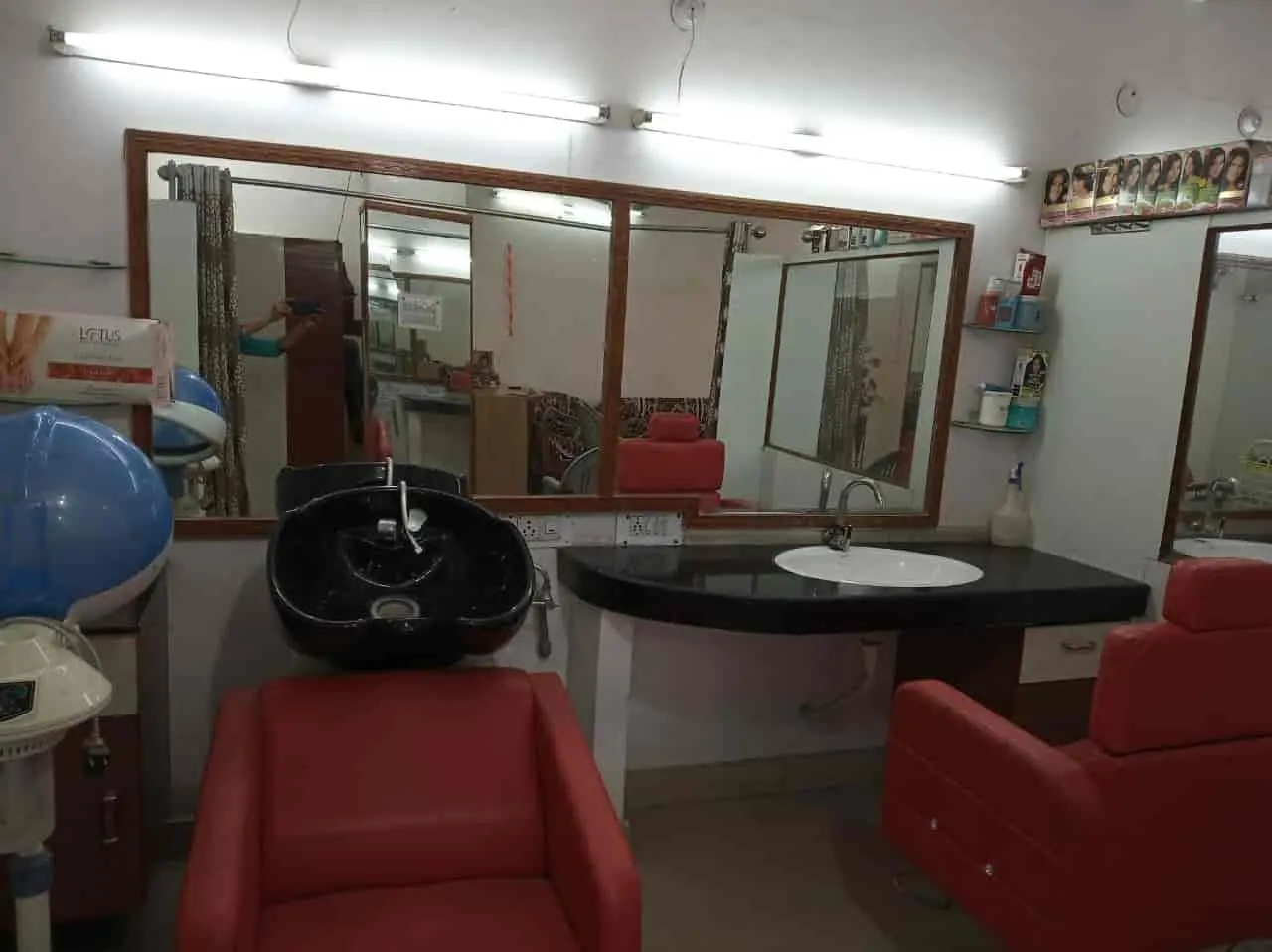 Khoobsurat Beauty Salon