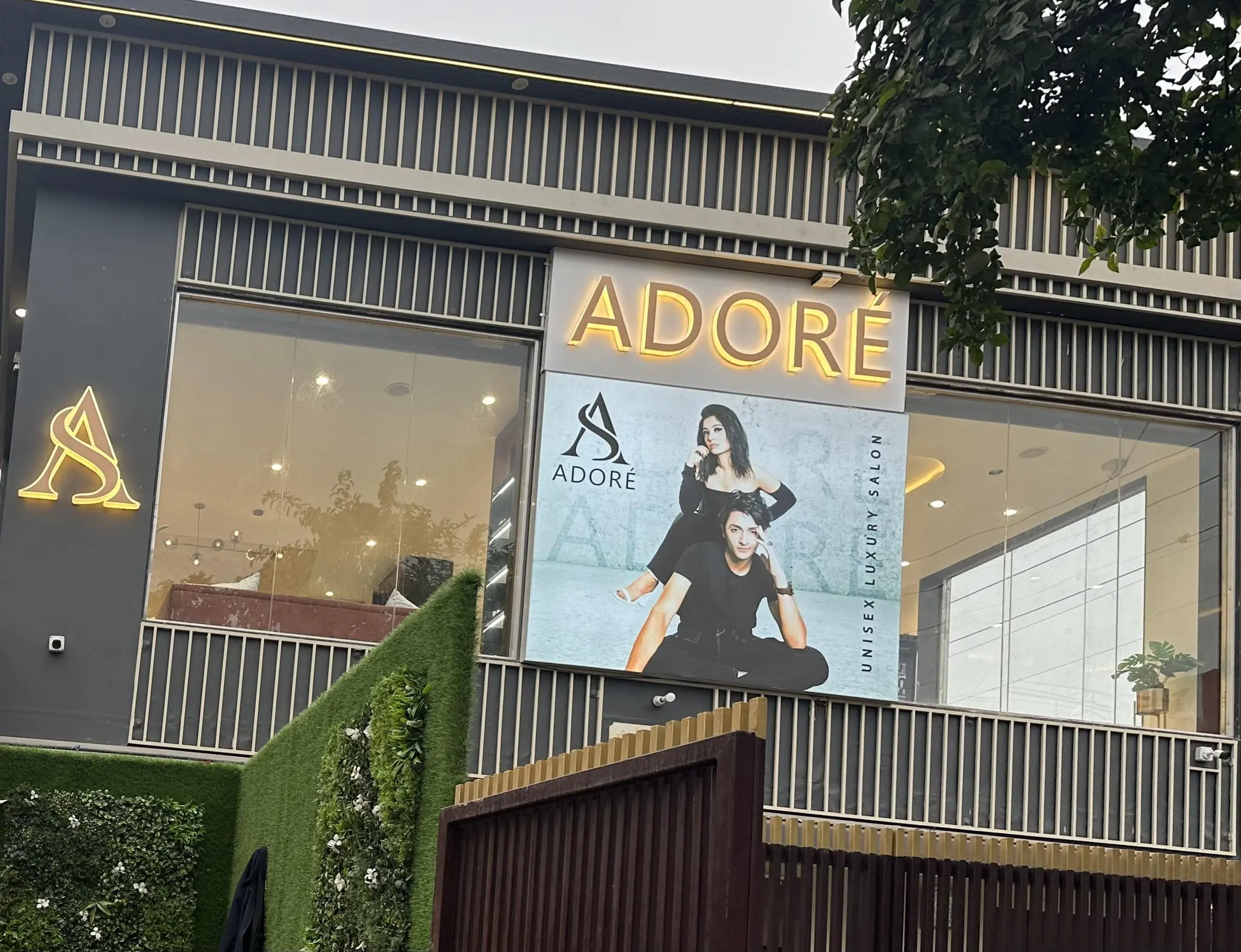 Adore - Unisex Luxury Salon