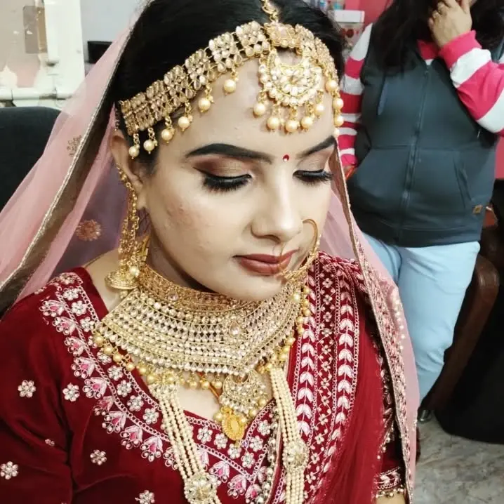 Nik Beauty Parlour