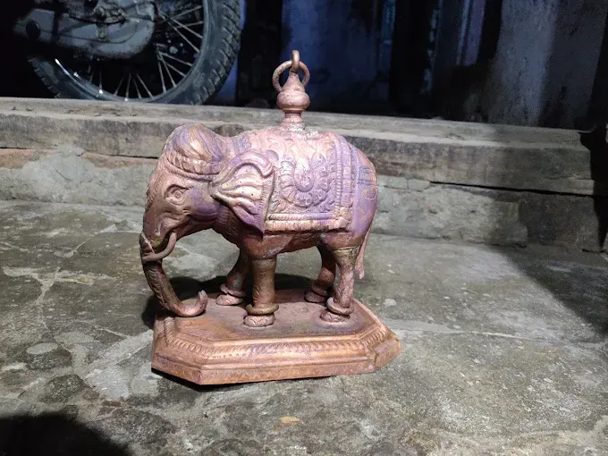 Choodamani Traders - Handicrafts in Varanasi