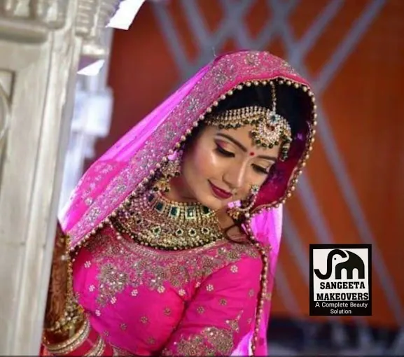 Sangeeta Makeovers - Beauty Parlour in Aligarh
