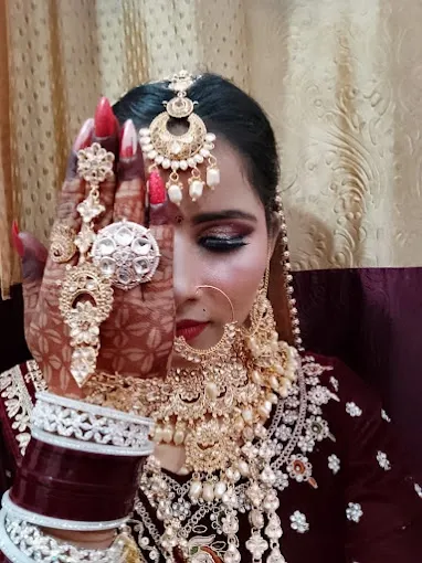 Pari Beauty Parlour