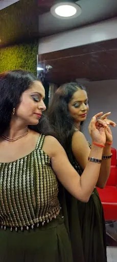 Somi Beauty Parlour