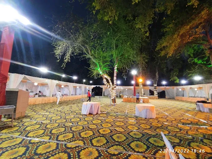 Chaurasia Lawn