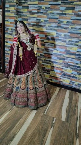 Globus Beauty Parlour