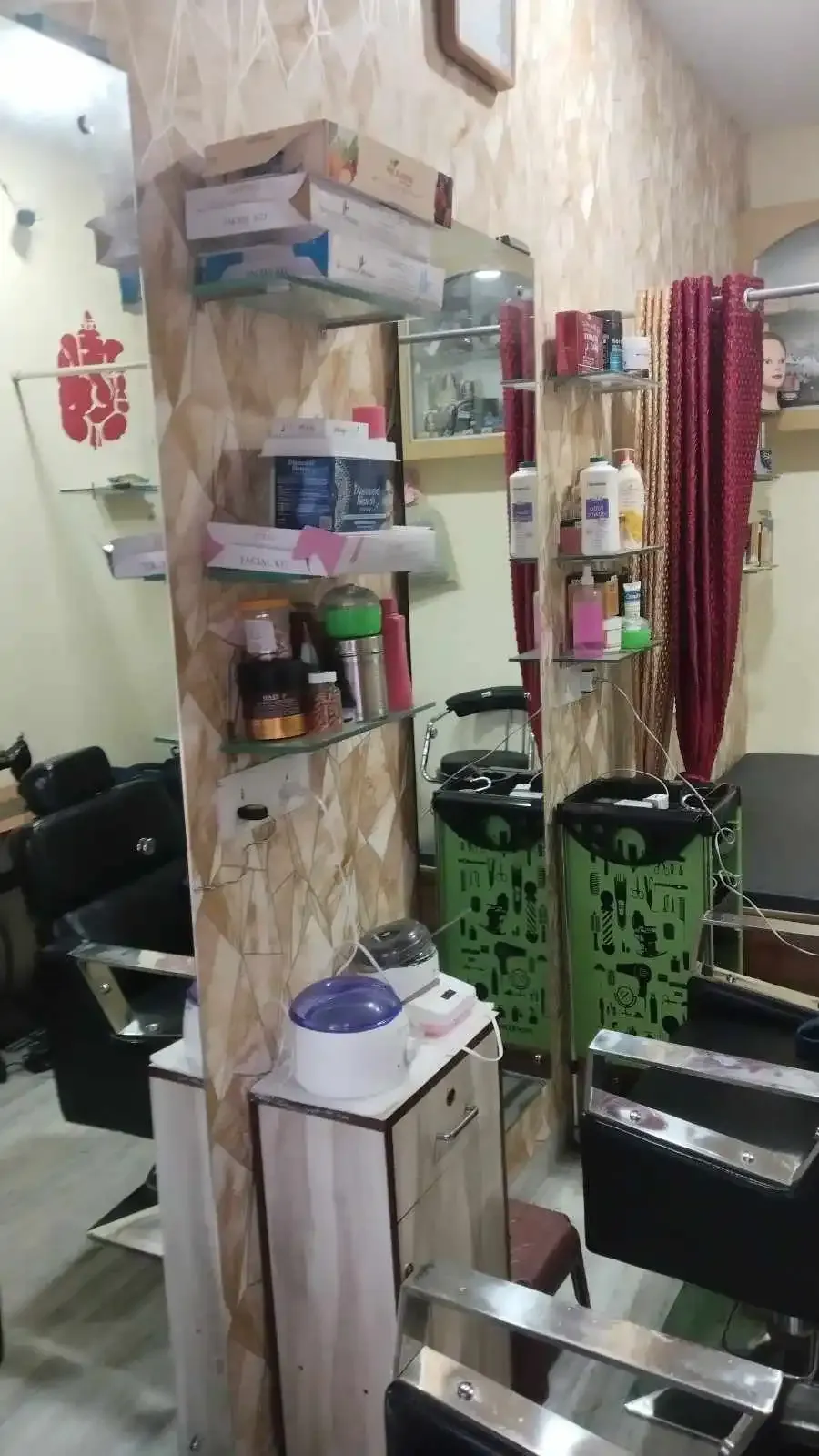 Advika Beauty Salon