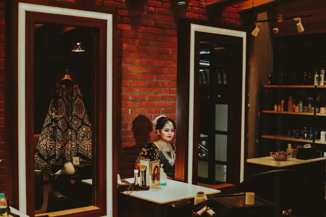 S STUDIO11 Luxury Family Salon