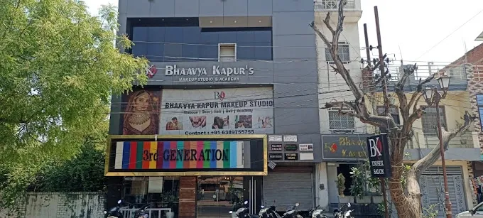 Bhaavya Kapur's - Unisex Salon